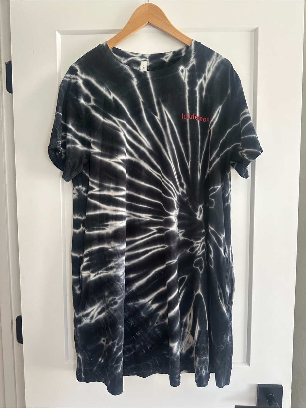 Lululemon LA All Yours Pocket T-Shirt Dress Black White Tie Dye Size 8